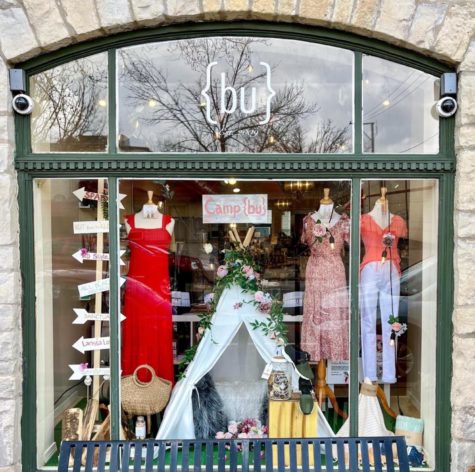 Belle Up Boutique display window in Chicago. 