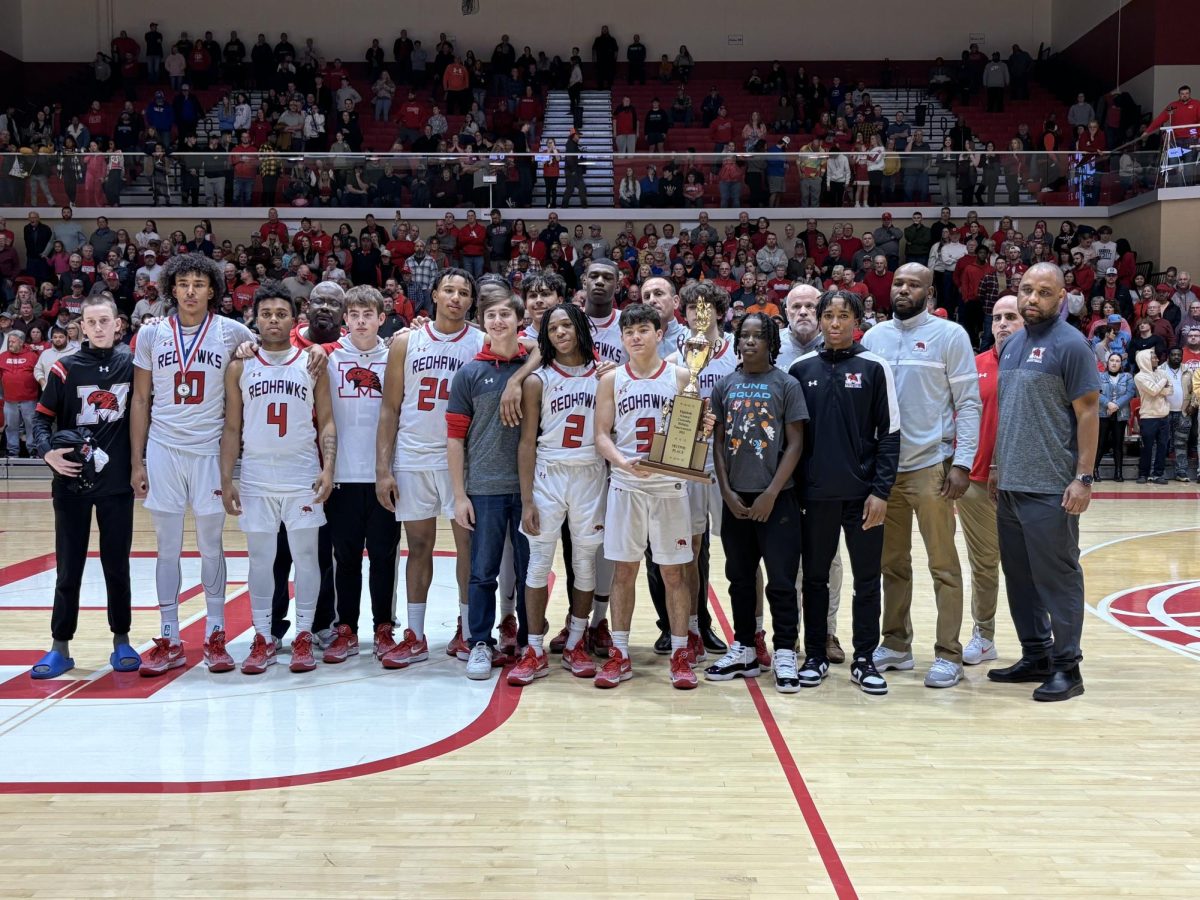 The+Marist+basketball+team+poses+for+a+photo+with+coaches+and+managers+after+placing+2nd+at+their+holiday+match.+%28Credit%3A+George+Kottaras%29