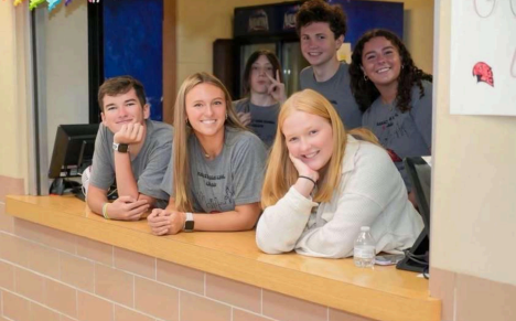 Members of Student Council helping out at the Freshman- Sophomore Homecoming (Credit: Olubukola Onimole)