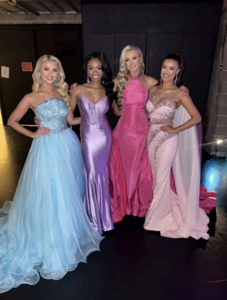 Aliyah (in purple) along with some of the other semifinalists