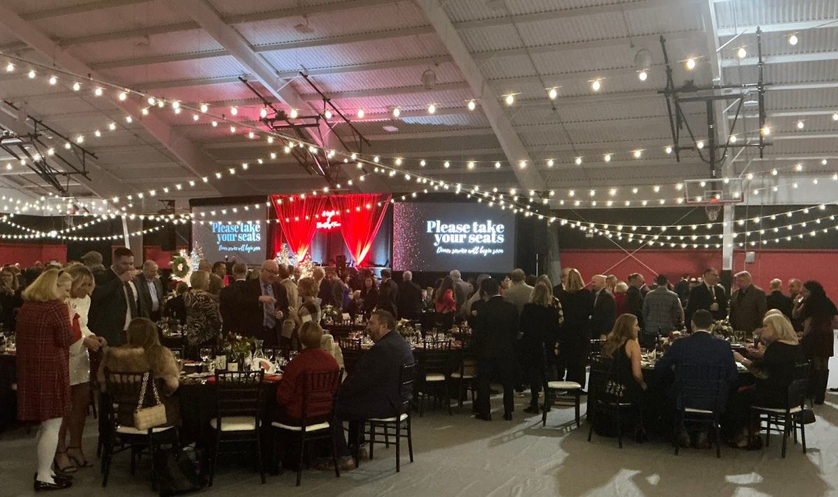 Attendees socializing before dinner 