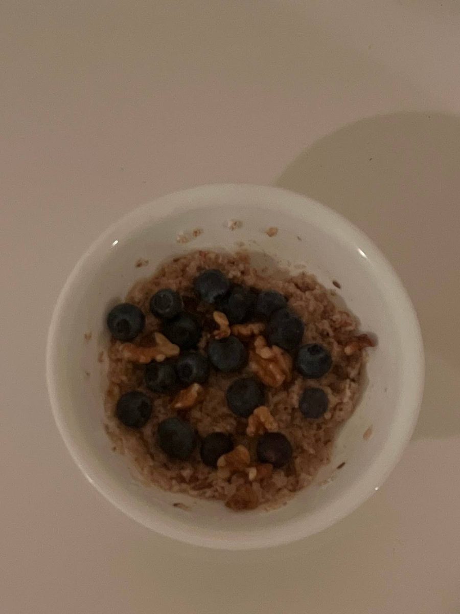 a healthy breakfast of oats and blue berries