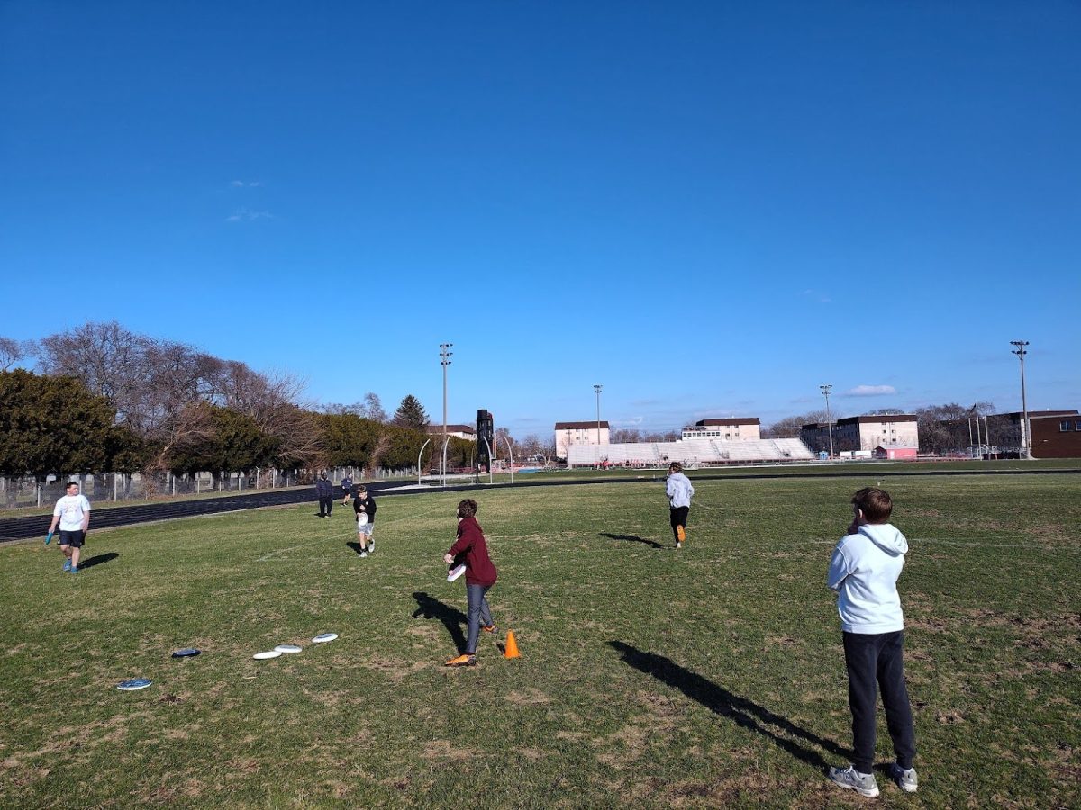 Marist students at Ultimate Frisbee practice 